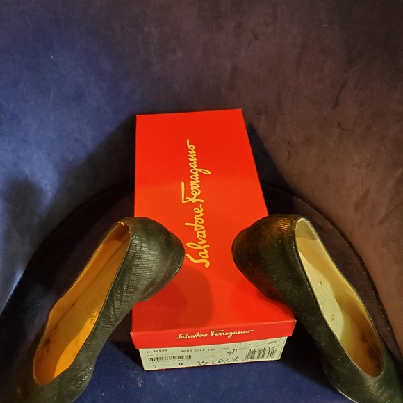 Salvatore Ferragamo Black Flats - Picture 1 of 8